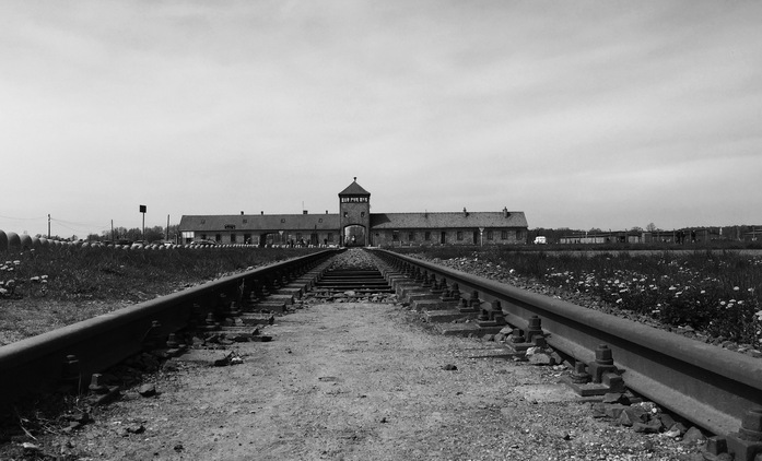 #02__Auschwitz & Warszawa | Beer with Travel